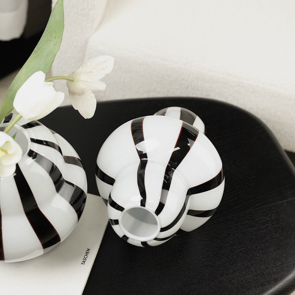 Creative Living Room Decor A Stained-glass Vase For Flower Arrangements