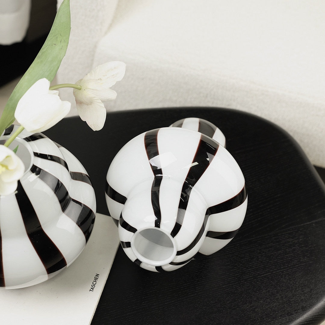 Creative Living Room Decor A Stained-glass Vase For Flower Arrangements